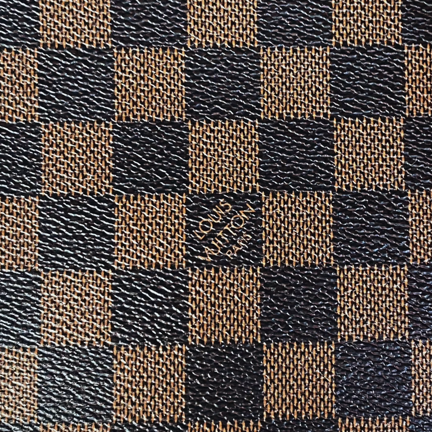 black louis vuitton checkered pattern
